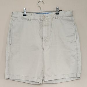 L.L. Bean Shorts Mens Size 33 Beige Standard Fit Chino Flat Front Hiking